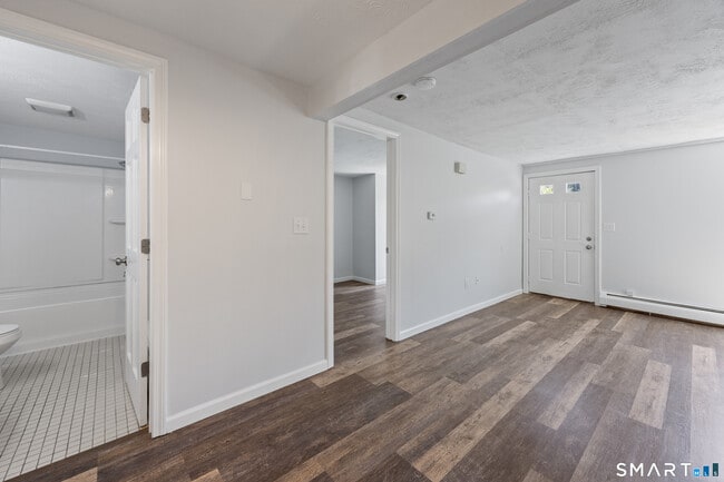 Building Photo - 9 Guiel Pl