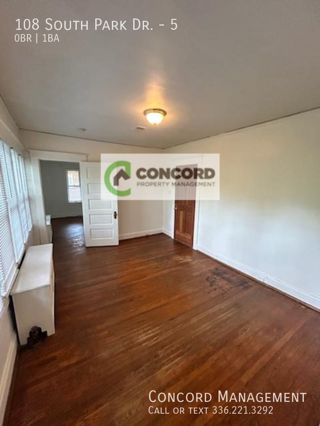 Building Photo - 108 S Park Dr