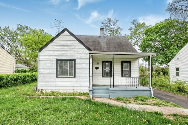 Building Photo - Newly Renovated - 3 Bed, 1.5 Bath Single-Family Home w/ Garage!!