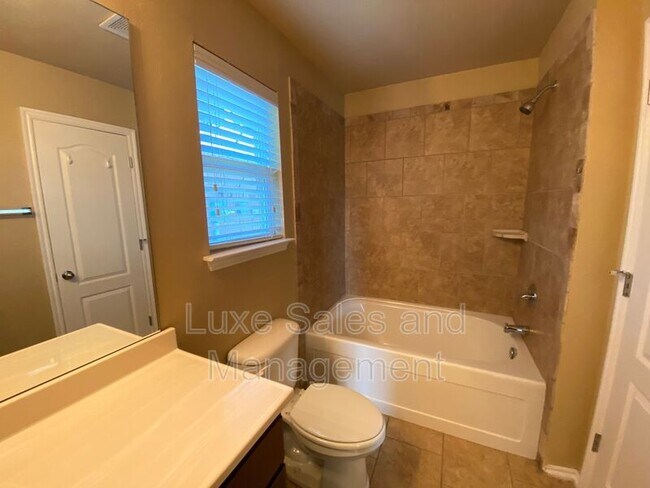 Building Photo - 2912 Thompson Farm Ln