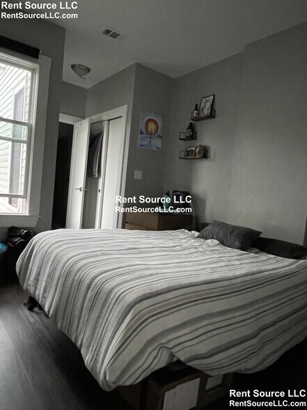 Building Photo - 192 Thorndike St