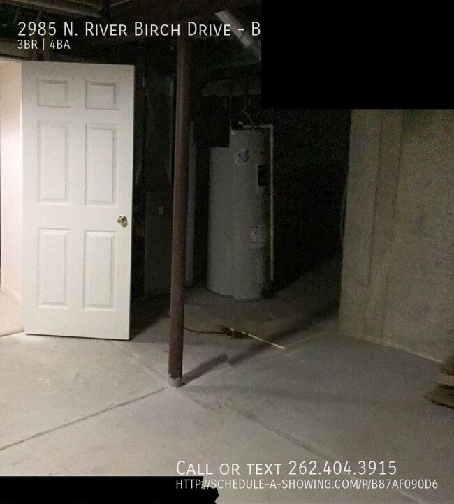 Building Photo - Huge condo with 2 car garage!