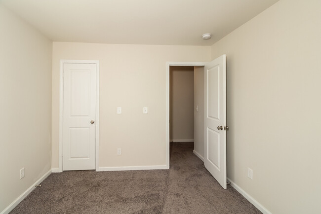 Building Photo - Beautiful home in Honey Tree