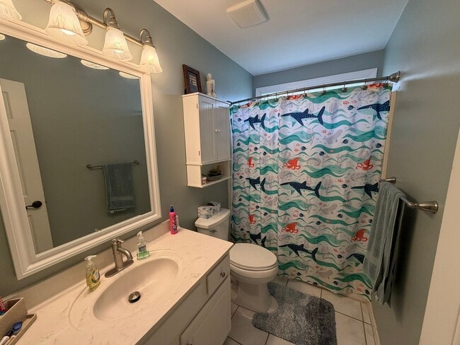 Building Photo - 4 Bed / 2.5 Bath Single Family Home