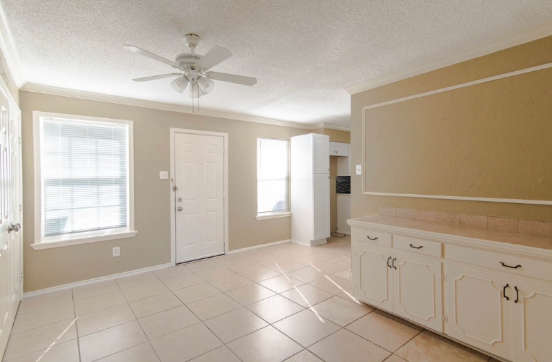 Building Photo - 830 E Linda Dr