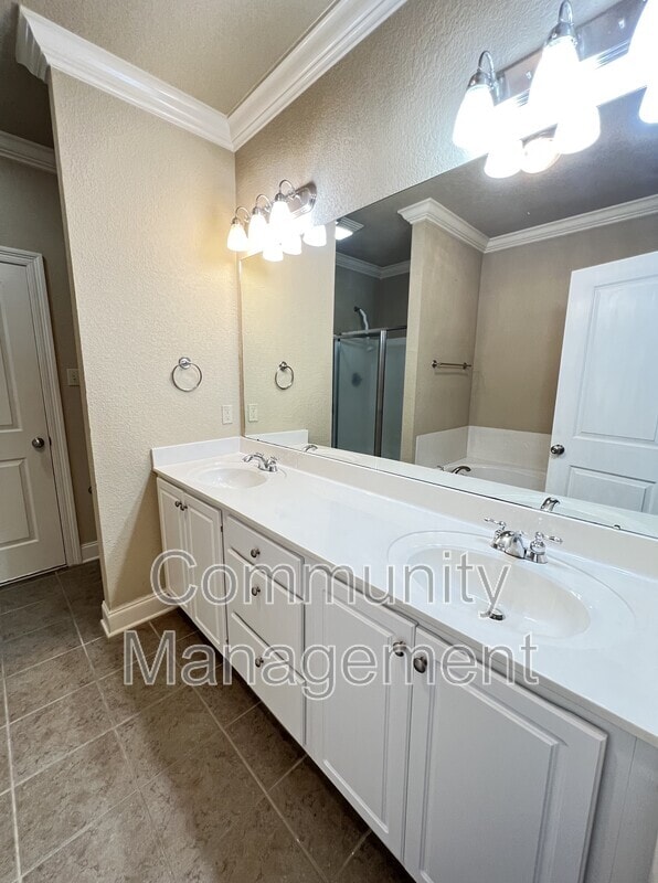 Building Photo - 4848 Windsor Village Dr