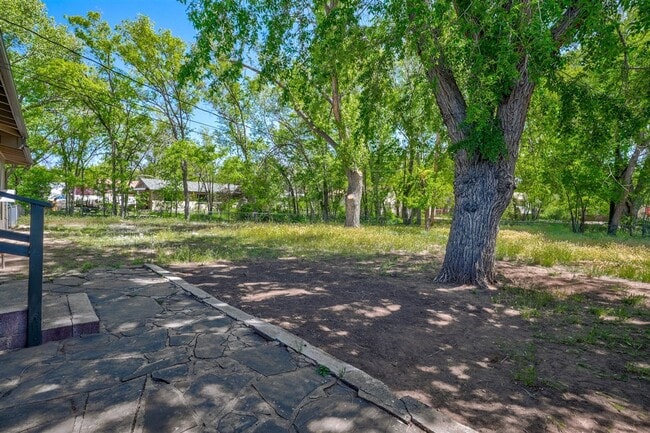 Building Photo - Huge Backyard Close to Downtown Prescott!