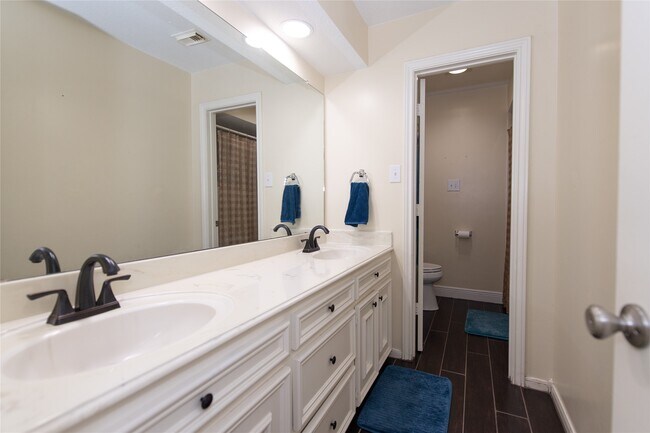Building Photo - 1719 Galleon Oaks Dr