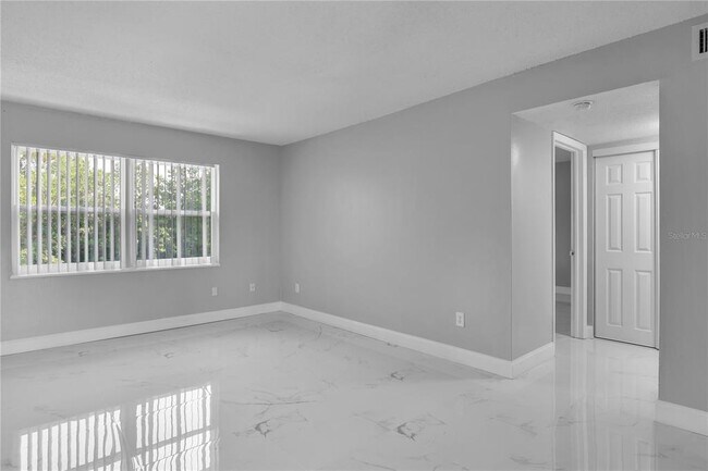 Building Photo - 5325 Curry Ford Rd