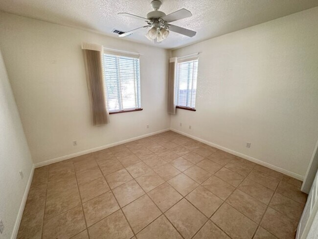 Building Photo - HOUSE - VILLAGE OF OAK CREEK