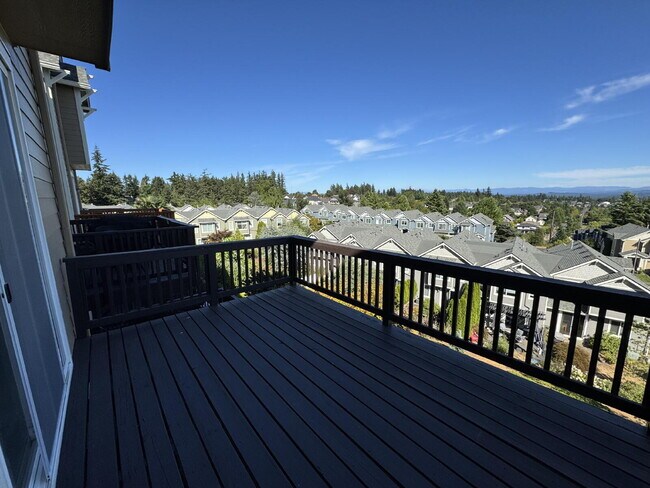 Building Photo - 3 Story Townhome in West Linn.