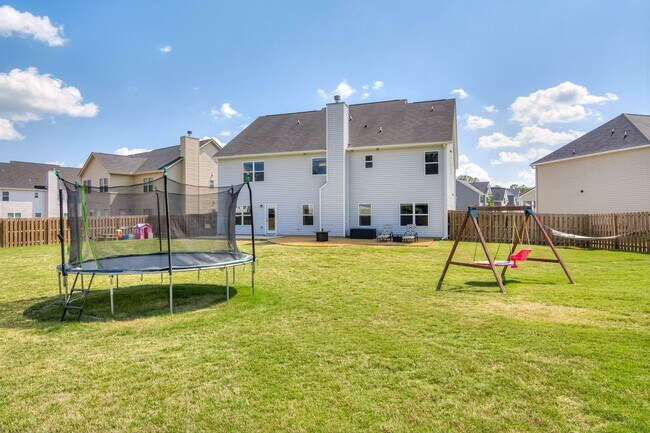 Building Photo - Available NOW MUST  see in McCoy's Creek