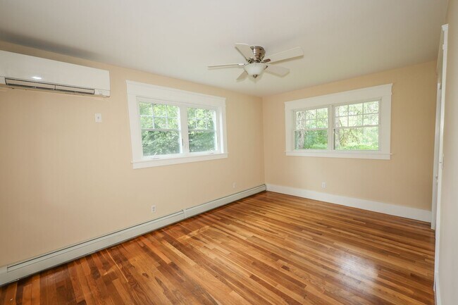 Building Photo - 49 N Amherst Rd