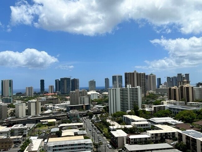Building Photo - Updated 1-BR, 1-BA with 1-parking