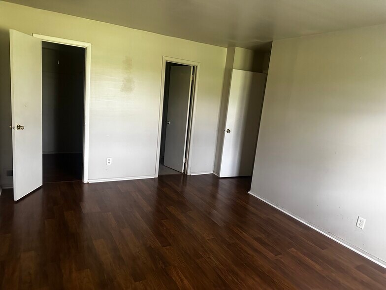 Building Photo - 366A Delancey Pl