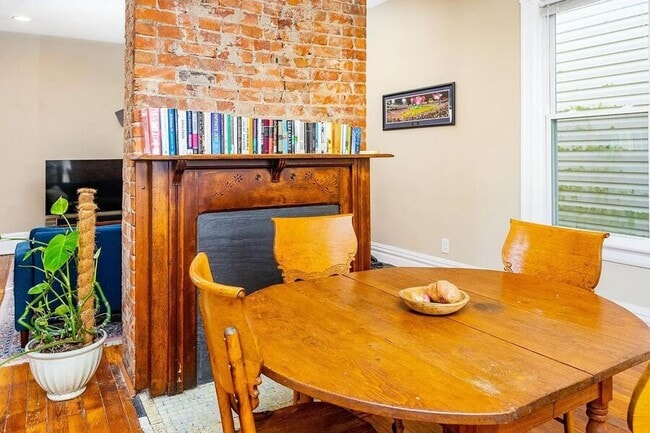 Building Photo - 3020 Hackberry St