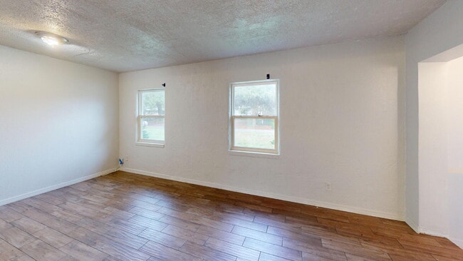 Building Photo - "Charming 3-Bedroom Home with Gleaming Hardwood Floors and 3 Full Baths on Camelot Rd, Jacksonvil...