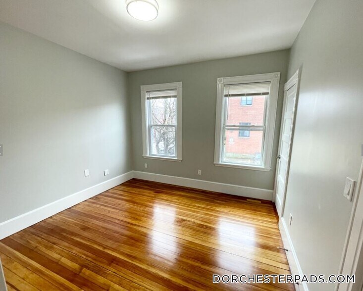 Building Photo - 159 Boston St
