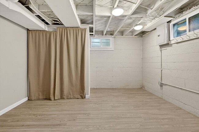 Building Photo - 3660 SE Tenino St