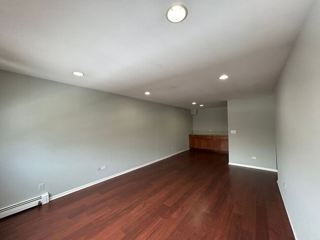 Building Photo - 696 Elm Pl