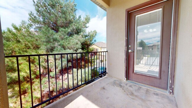 Building Photo - Pet Friendly 2 Bedroom Cedar Crossing Town...