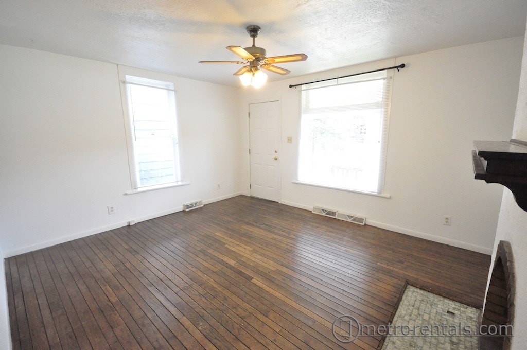 living room - 2179 Summit St