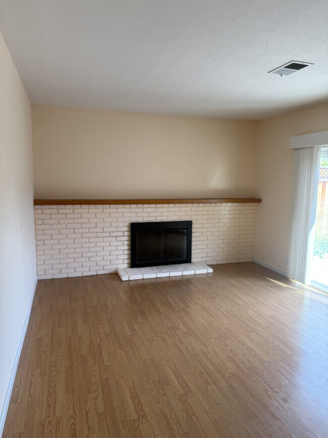 Building Photo - 964 Dawnview Ct