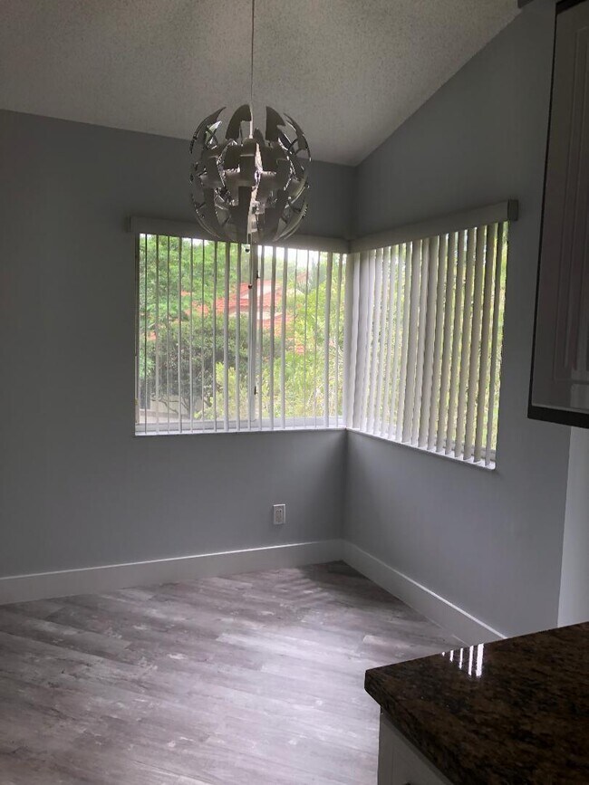 Building Photo - 9322 NW 9th Pl