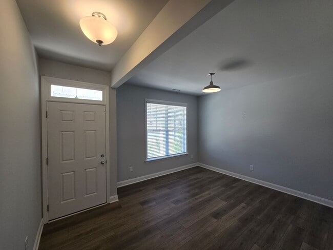 Building Photo - Perfect Mebane Location!
