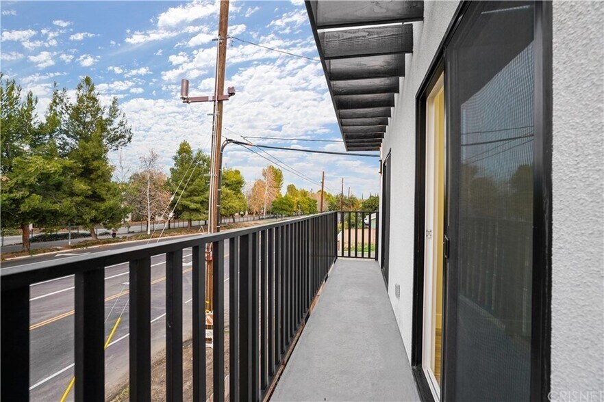 Building Photo - 18060 W Oxnard St