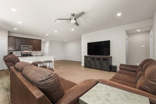 Building Photo - 2612 Golden Palms Ln