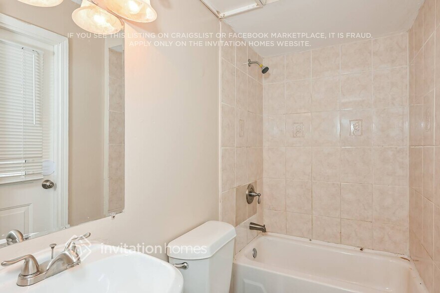 Building Photo - 247 Sandra Dr NW