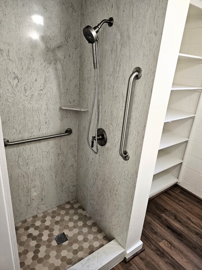 Building Photo - 4 bed, 2.5 bath single family house, Liliha neighborhood.