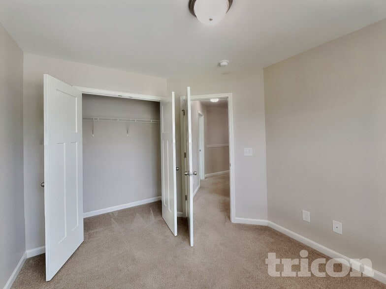 Building Photo - 877 Juno Dr