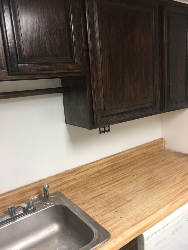 kitchen - 114 S Lee St