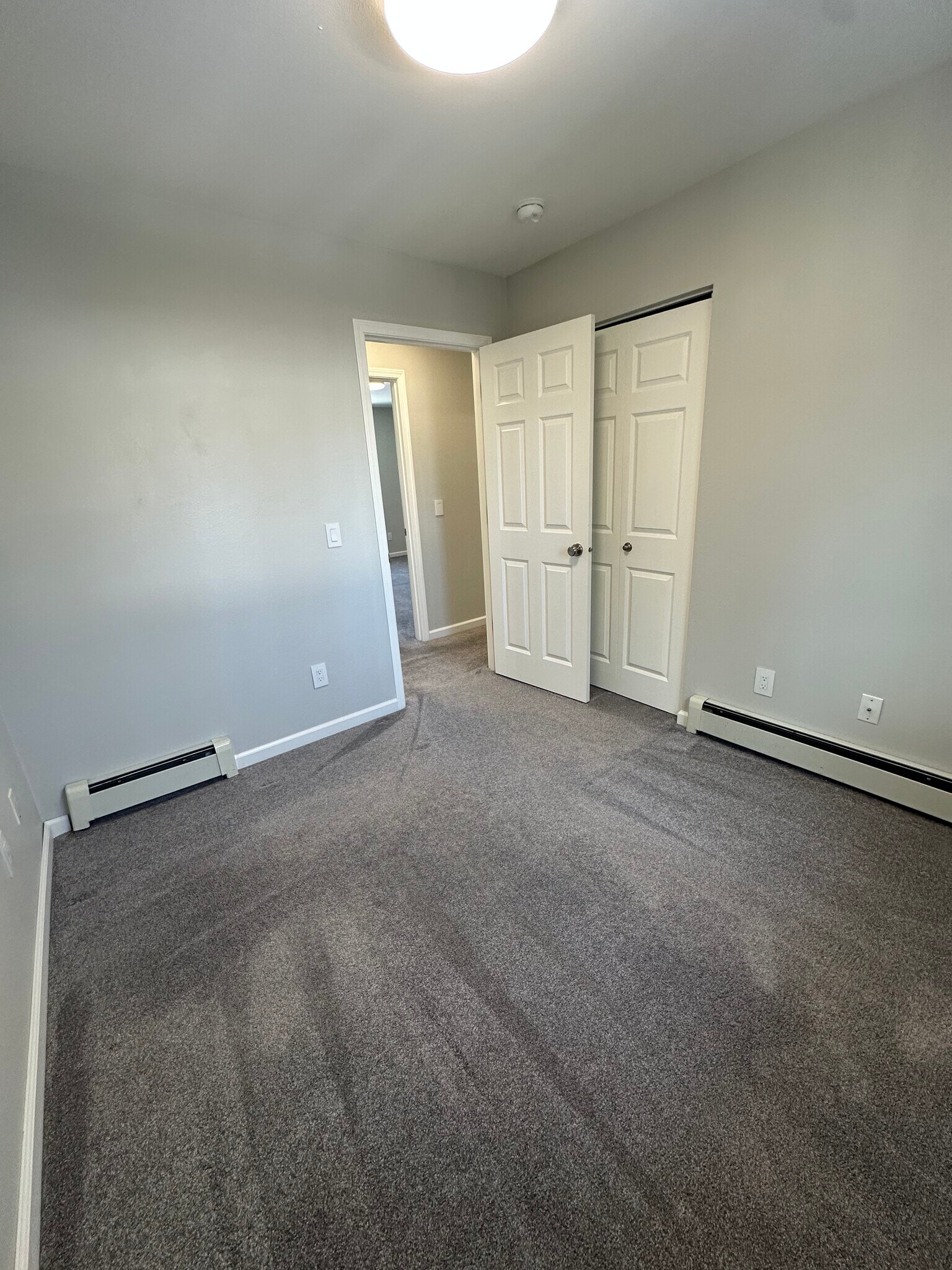 Building Photo - 1055 E Klatt Rd