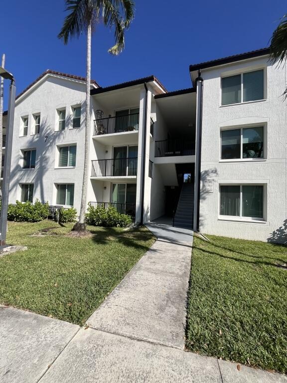 Building Photo - 713 Villa Cir