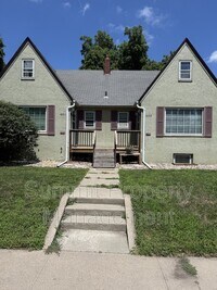 Building Photo - 604 W 9th St