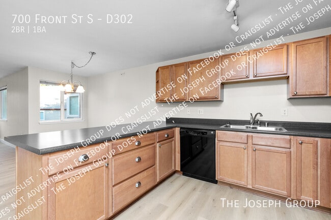 Building Photo - 700 Front St S