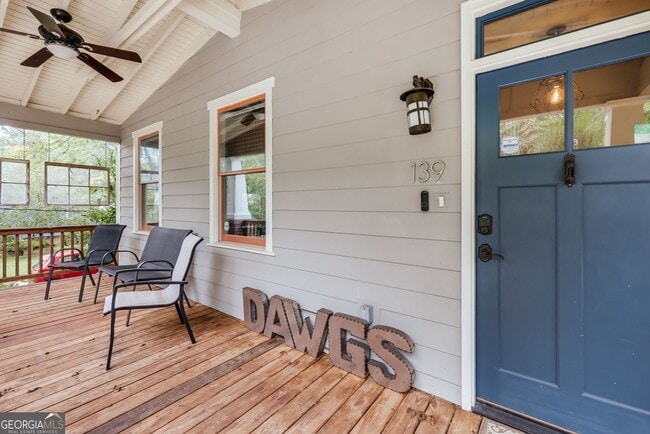 Building Photo - 139 Hillside St