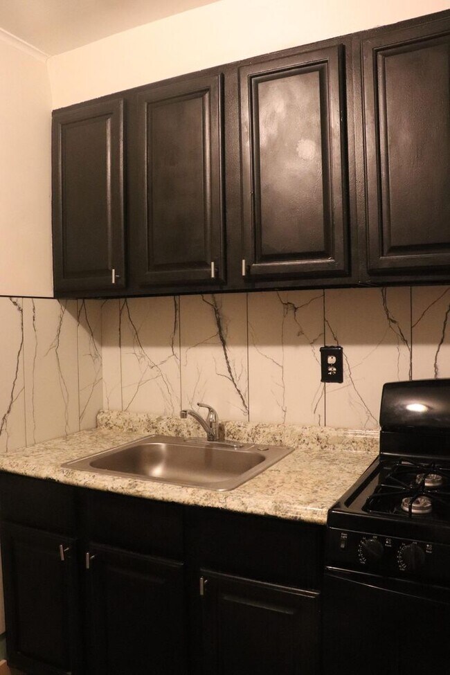 Building Photo - 28 Beechwood Pl