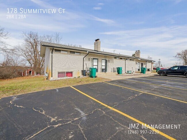 Building Photo - 178 Summit View Ct