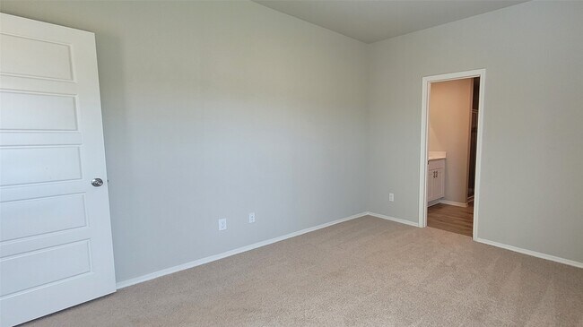 Building Photo - 526 Dalloway St