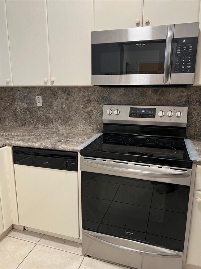 Building Photo - 17710 NW 73rd Ave