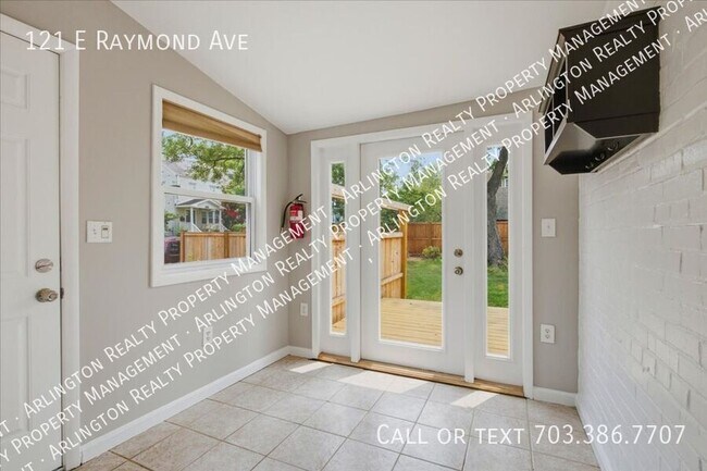 Building Photo - 121 E Raymond Ave