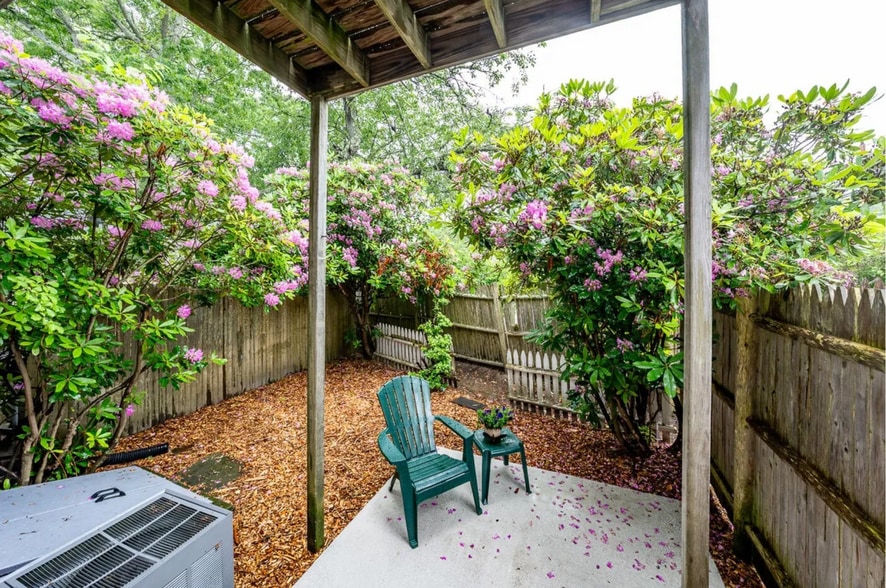 Private back yard - 329 W Main St