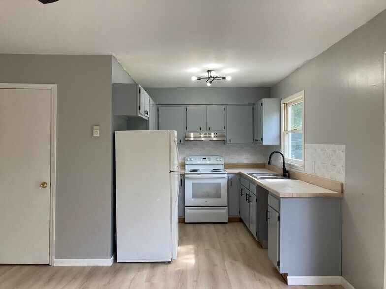 Building Photo - 410 Onteora Blvd