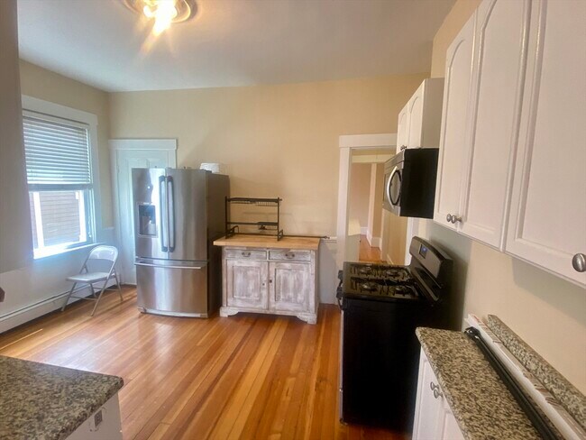 Building Photo - 133 Otis St