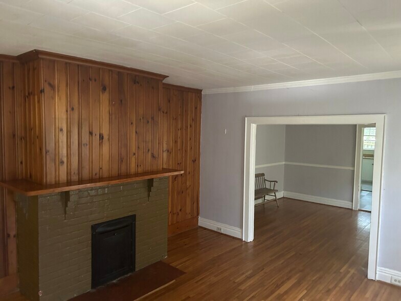 Building Photo - 11 Springdale Ct