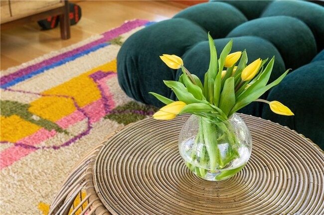 Building Photo - 515 Claire Dr NE